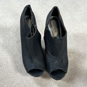 Open toe wedge shoes